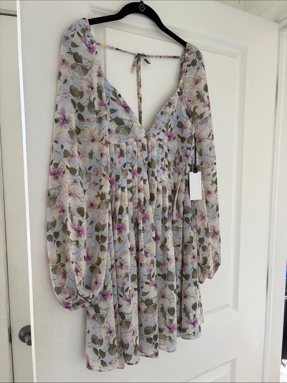 ASTR The Label Carlina - Floral V-Neck Babydoll Dress